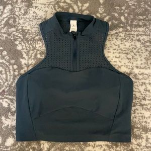 Lululemon Sports Bra/Crop Size 8 Blue